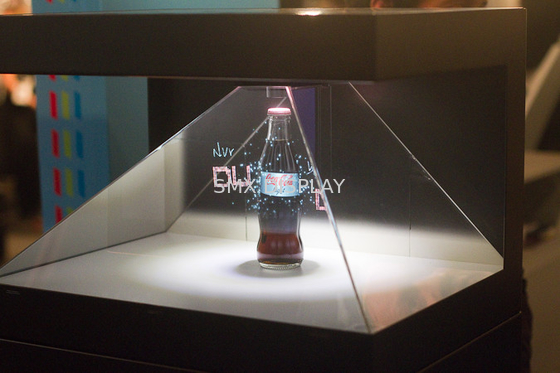 22 ιντσών Πυραμίδας 3D Hologram Projector Κουτί Καμπίνα 270 μοίρες Ολογραφική οθόνη 3D Hologram Box